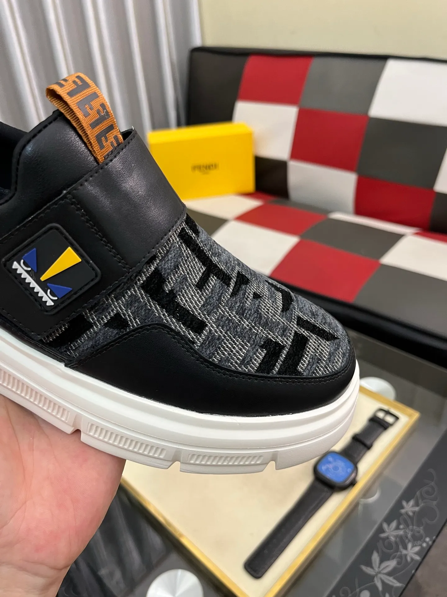 Men's Men's Shoes💰420⌚️⌚️[FENDI] Fendi's classic and comfortable men's, this complex sneaker is made of soft calfskin➕genuine leather lining➕original ultra-light rubber material with rough outsole. This unique light style is suitable for the casual and refined sensibility of this season. It is comfortable and natural on the feet. It is an everyday style for casual travel in autumn and winter! Code number: 38−443️⃣Colors available